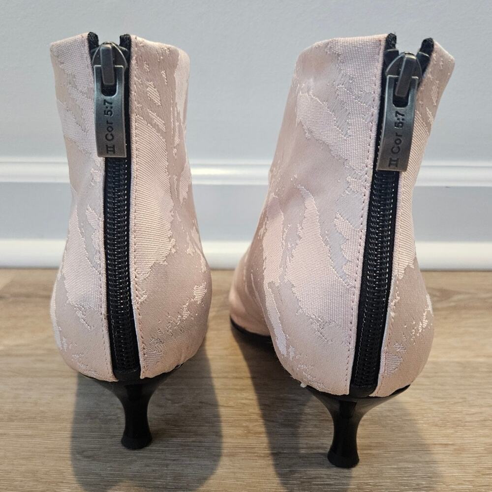 Rockwell Tharp Light Pink Silk Kitten Heel Ankle Boots sz 39 Pointy Toe Casual - Picture 4 of 11